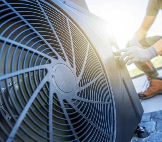 commercial-hvac-technician-servicing-rooftop-unit-ohio Commercial HVAC technician performing rooftop unit service for an Ohio business facility